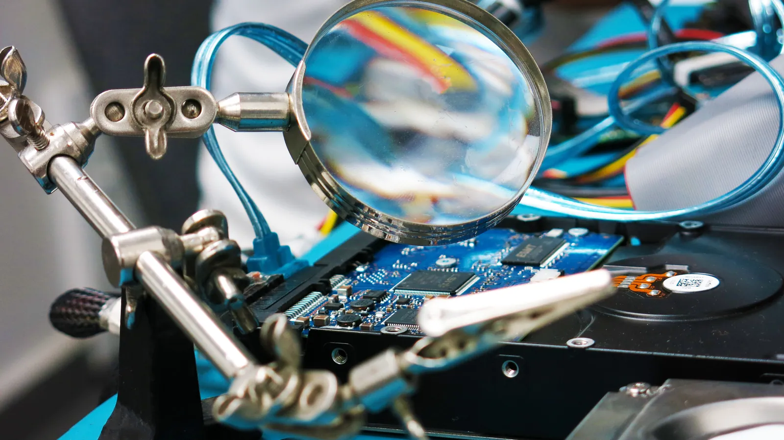PCB diagnostic under a magnifier for data recovery